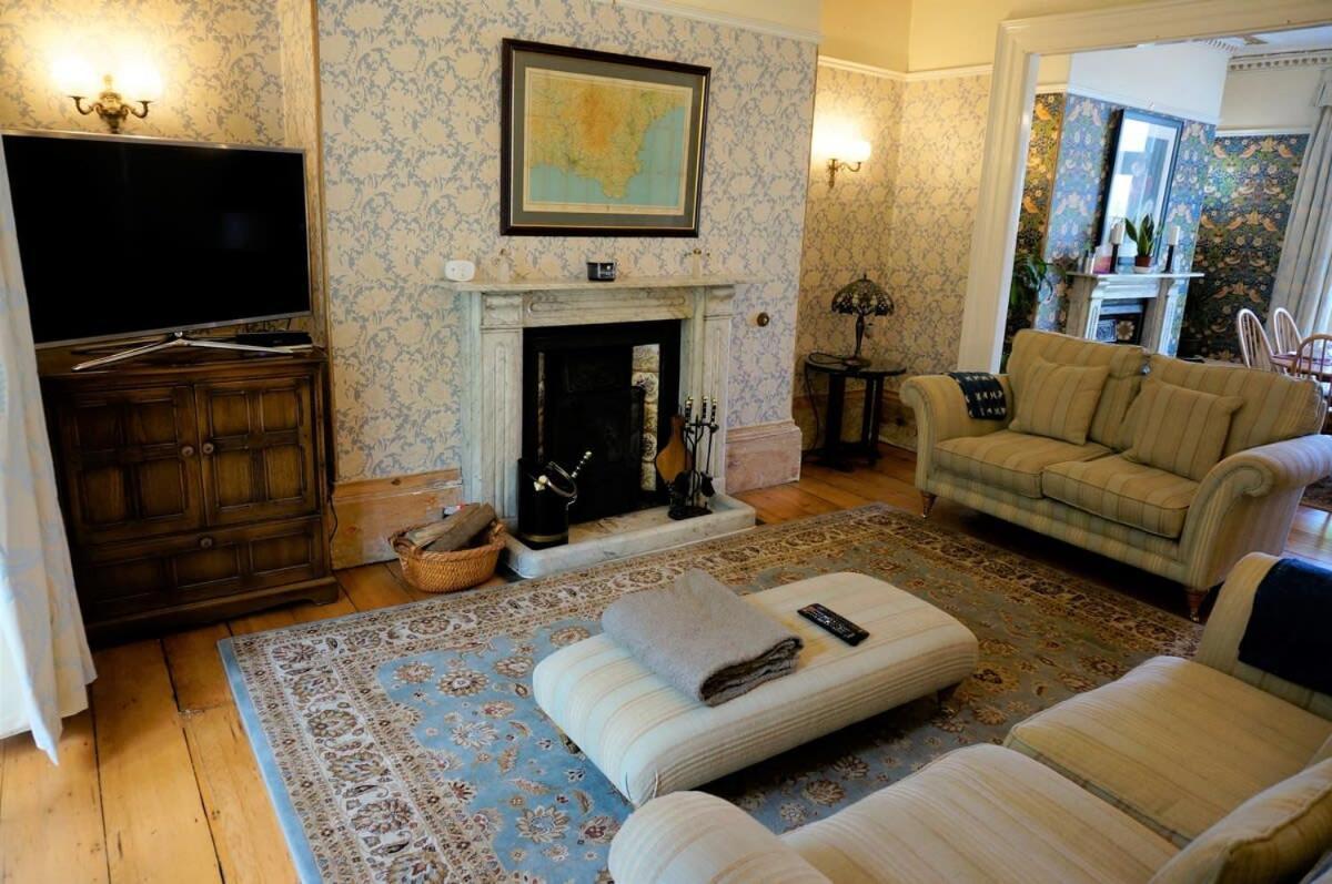 Spacious Town House With Swimming Pool Plymouth Exterior photo
