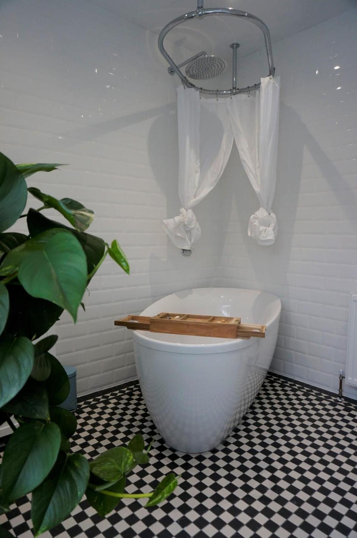 Spacious Town House With Swimming Pool Plymouth Exterior photo